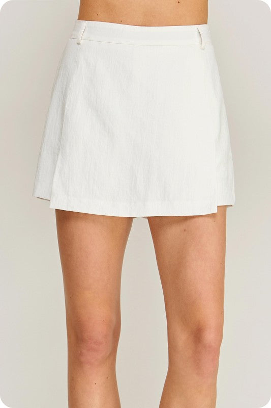Lightweight Textured Pleat Skort